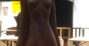 Grégory Poussier sculpte au salon du chocolat de Divonne-les-Bains