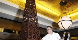 Tour Eiffel en chocolat à la gare de Londres