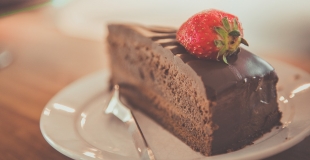Des passagers de Roissy testent les nouveaux desserts au chocolat